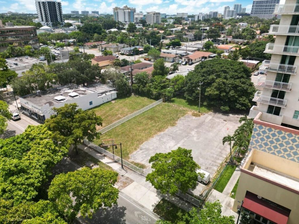 2940 SW 22nd Ter , Miami, FL 33145 Photo