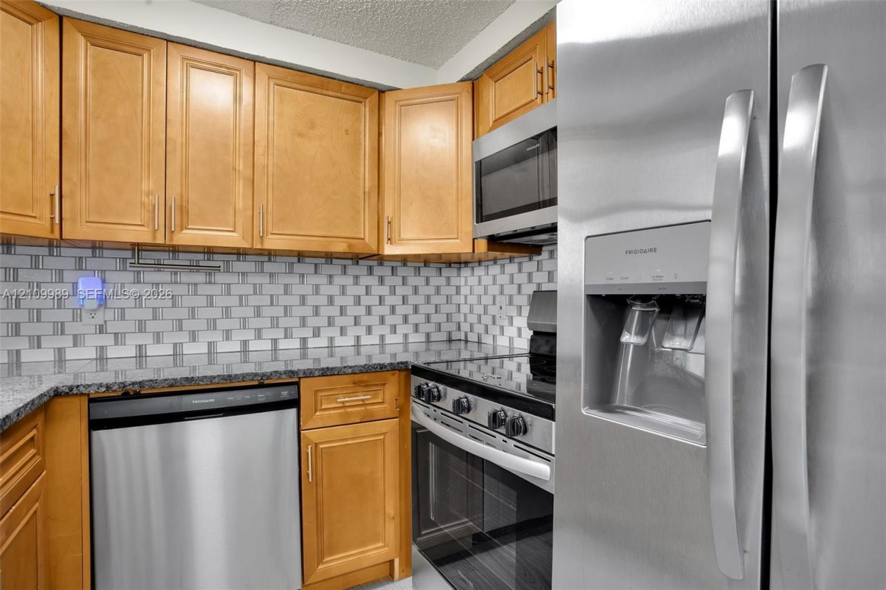 6625 Winfield Blvd, Unit 4-D, Margate, FL 33063 Photo