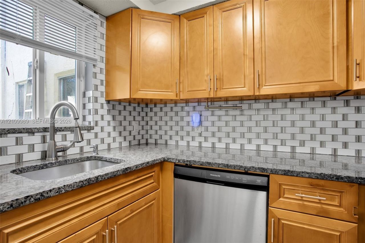 6625 Winfield Blvd, Unit 4-D, Margate, FL 33063 Photo