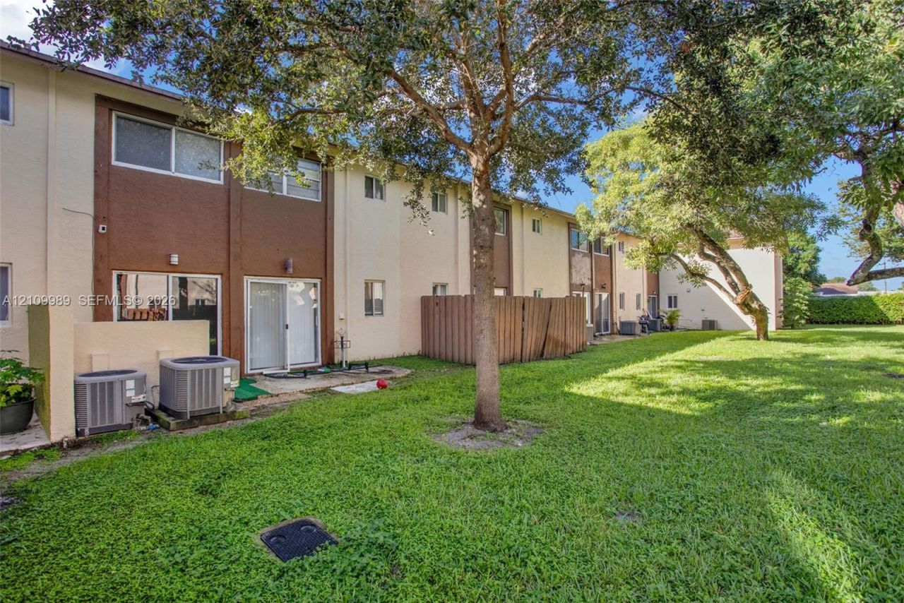 6625 Winfield Blvd, Unit 4-D, Margate, FL 33063 Photo