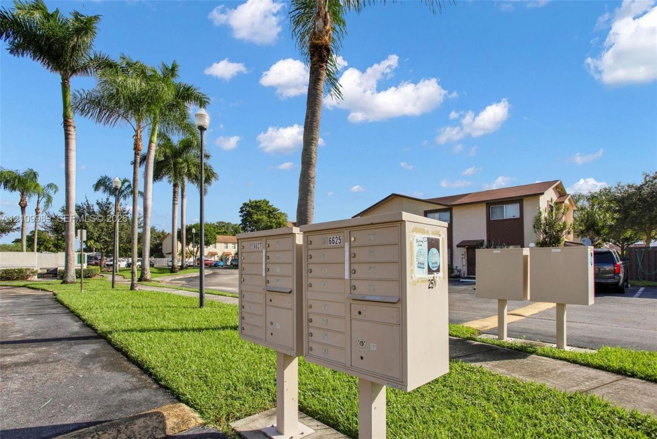 6625 Winfield Blvd, Unit 4-D, Margate, FL 33063 Photo