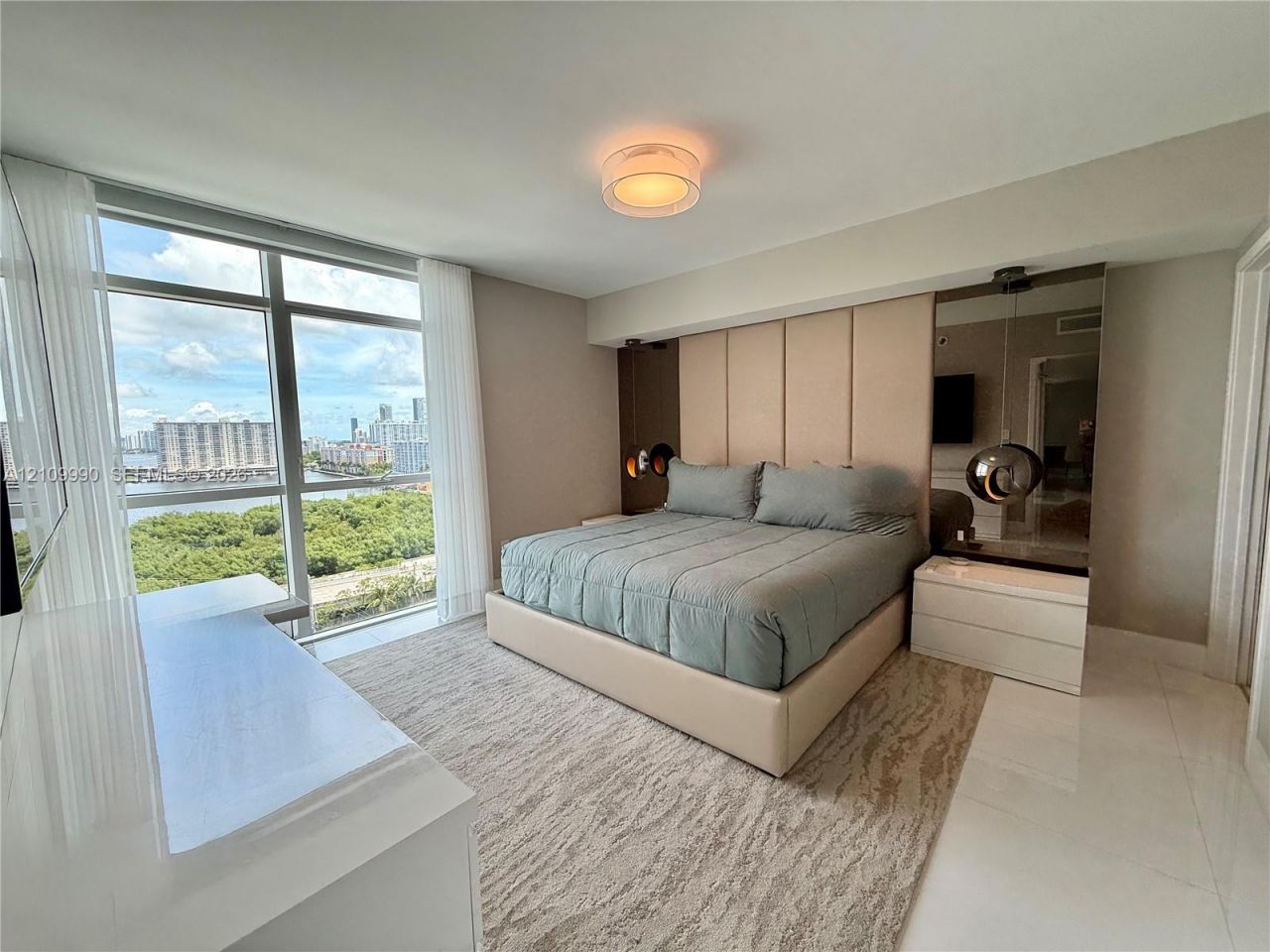 400 Sunny Isles Blvd, Unit 1404, Sunny Isles Beach, FL 33160 Photo