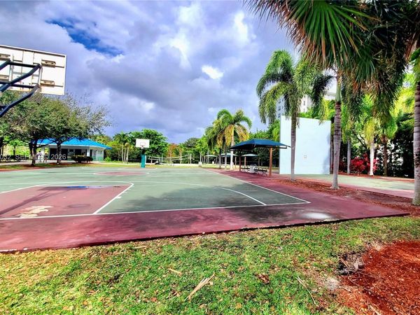 605 Oaks Dr , Unit 601, Pompano Beach, FL 33069