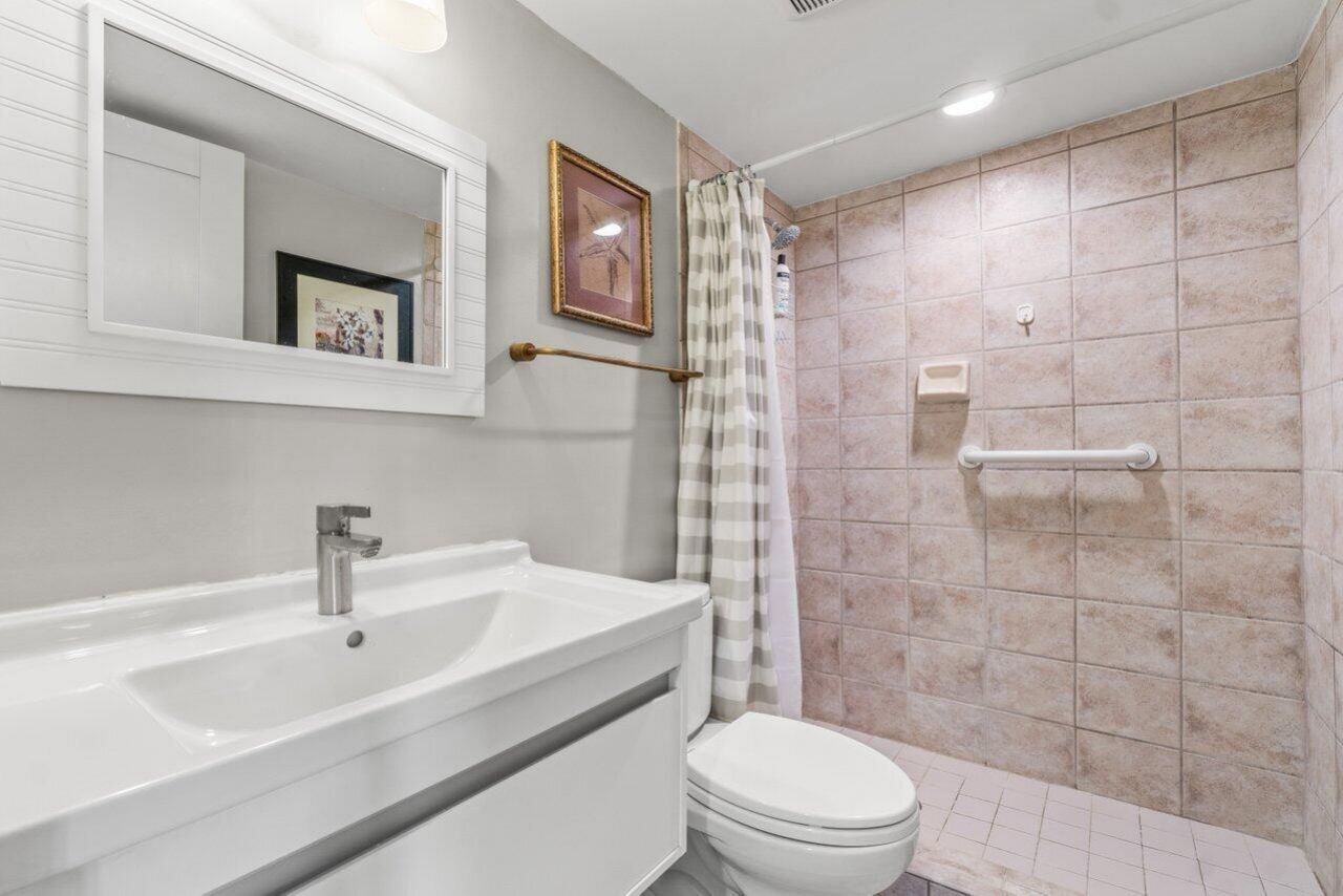 5600 N Flagler Drive, Unit PH108, West Palm Beach, FL 33407 Photo