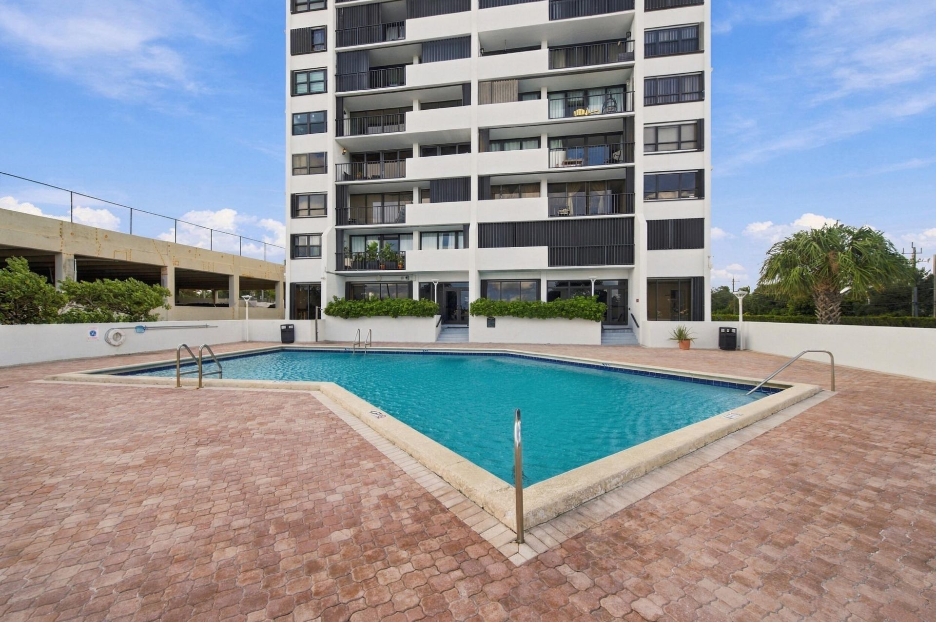 5600 N Flagler Drive, Unit PH108, West Palm Beach, FL 33407 Photo