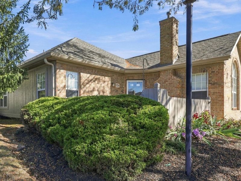 5734 Willow Lake Drive, Grove City, OH 43123 Photo 2