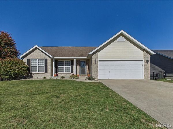 115 Shadowbrooke , Troy, IL 62294