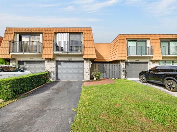 1403 SW 110th Way , Davie, FL 33324