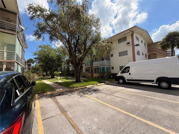 1395 NE 167th St , Unit 205, Miami, FL 33162