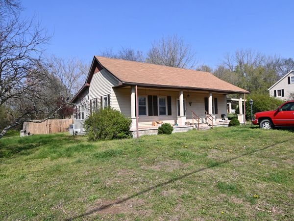 239 Brooklyn Ave , Linden, TN 37096
