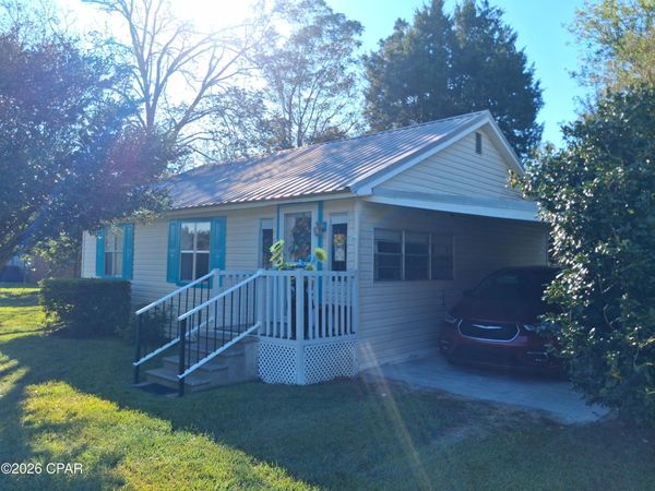 1065 1st Avenue , Graceville, FL 32440