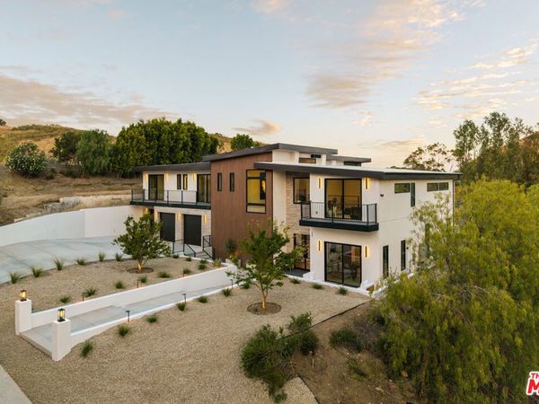 38 Dapplegray Road, Bell Canyon, CA 91307