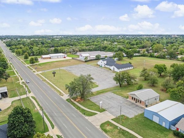 925 N Douglas Boulevard, Midwest City, OK 73130