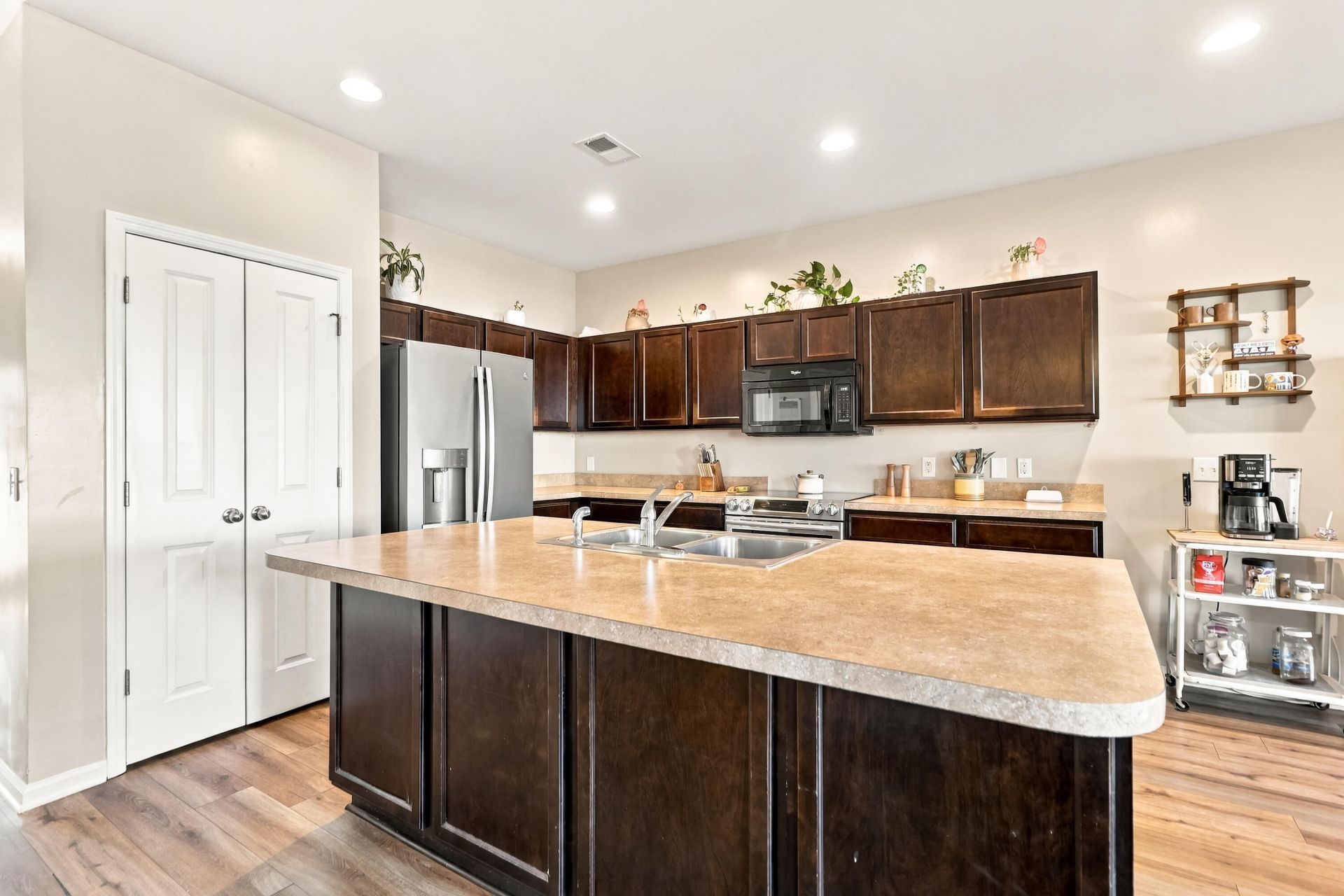 140 Weeping Cypress Drive Photo 10