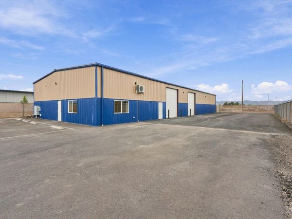 111 Trout Way, White City, OR 97503