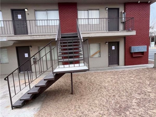 1121 E Desert Inn Road, Unit 2, Las Vegas, NV 89109