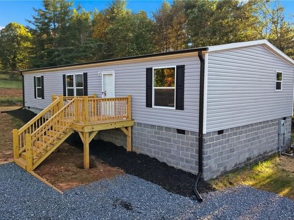 4277 Chinquapin Circle , Lenoir, NC 28645