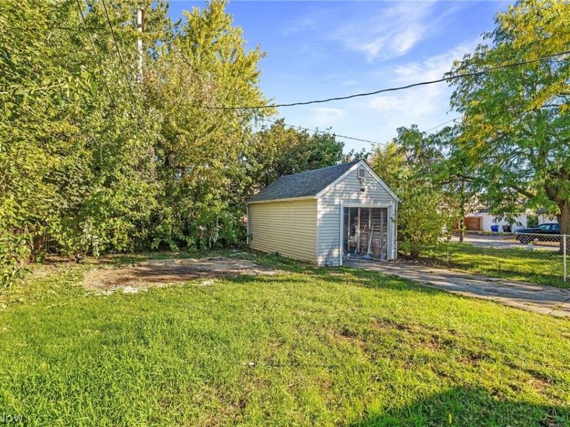 12204 Wayland Avenue, Cleveland, OH 44111 Photo 29