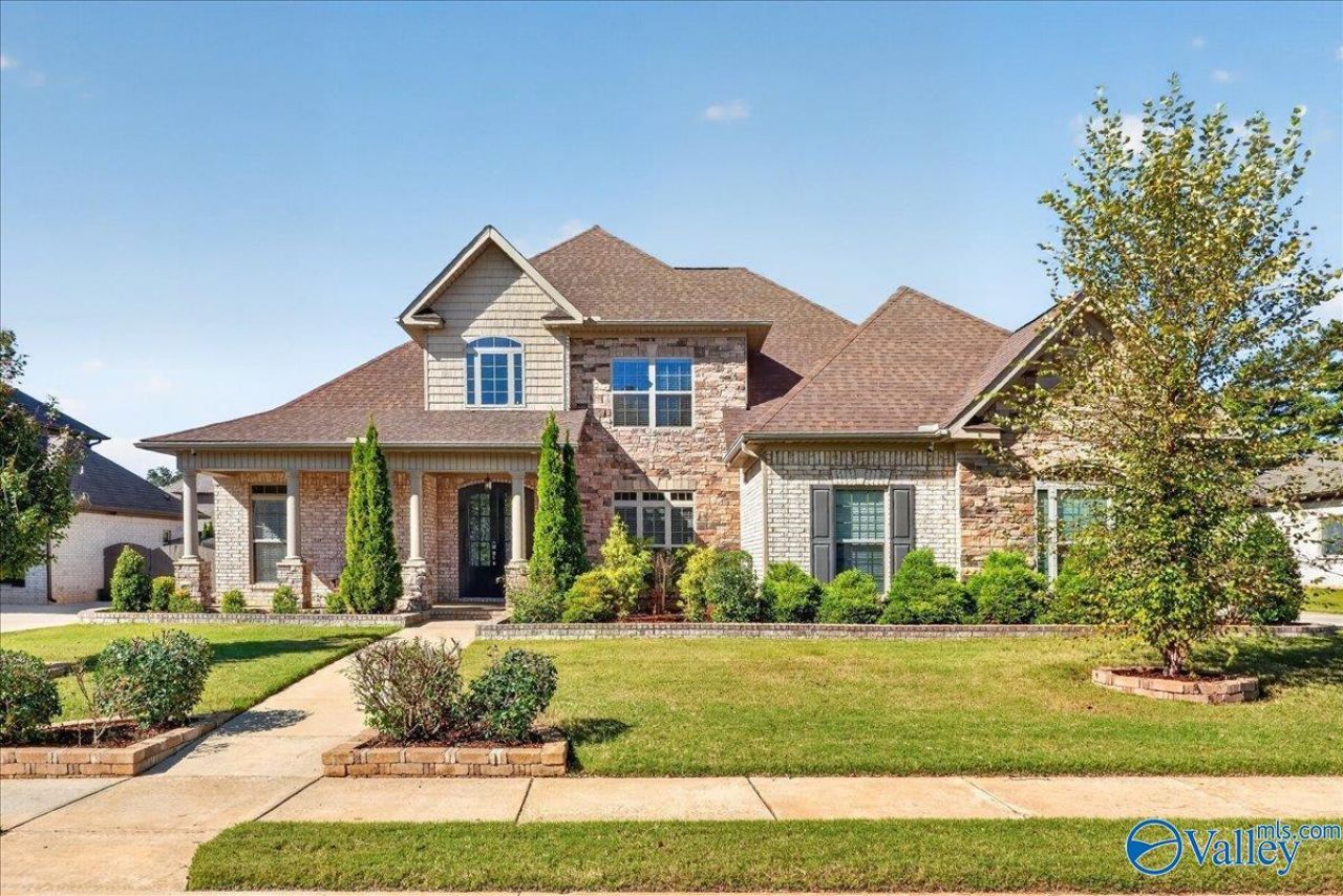 222 Coach Lamp Drive Madison, AL 35758