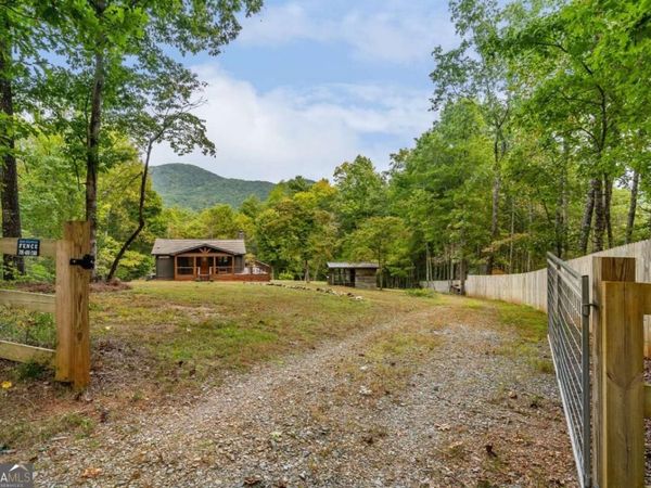 887 Whitecliff Drive, Ellijay, GA 30540