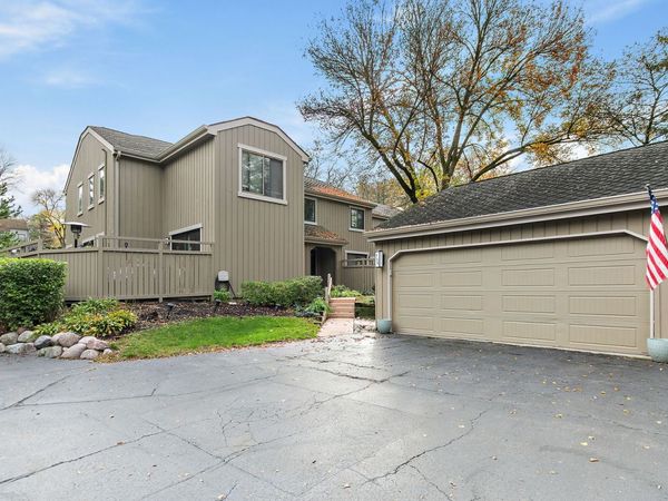 758 Oak Hill Road , Lake Barrington, IL 60010