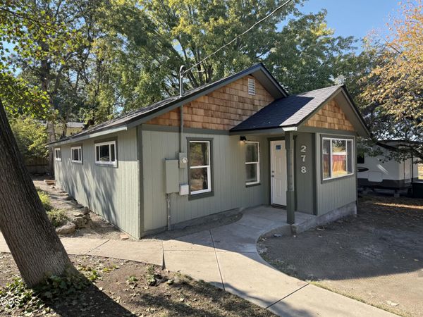 278 E Main Street, Eagle Point, OR 97524