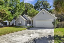 1561 Glen Erin Drive photo 4