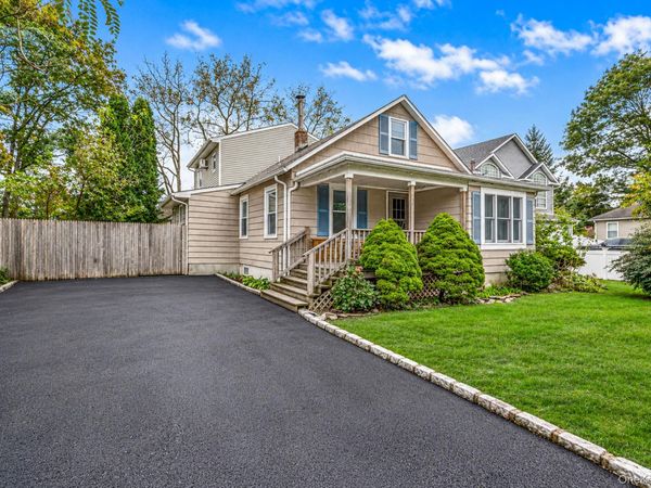 34 E 19th Street , Huntington Station, NY 11746