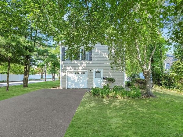 248 Northern Boulevard , Smithtown, NY 11780