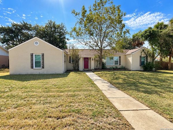 1100 E Bowie, Beeville, TX 78102