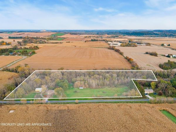 W10652 Shanks Road, Portage, WI 53901