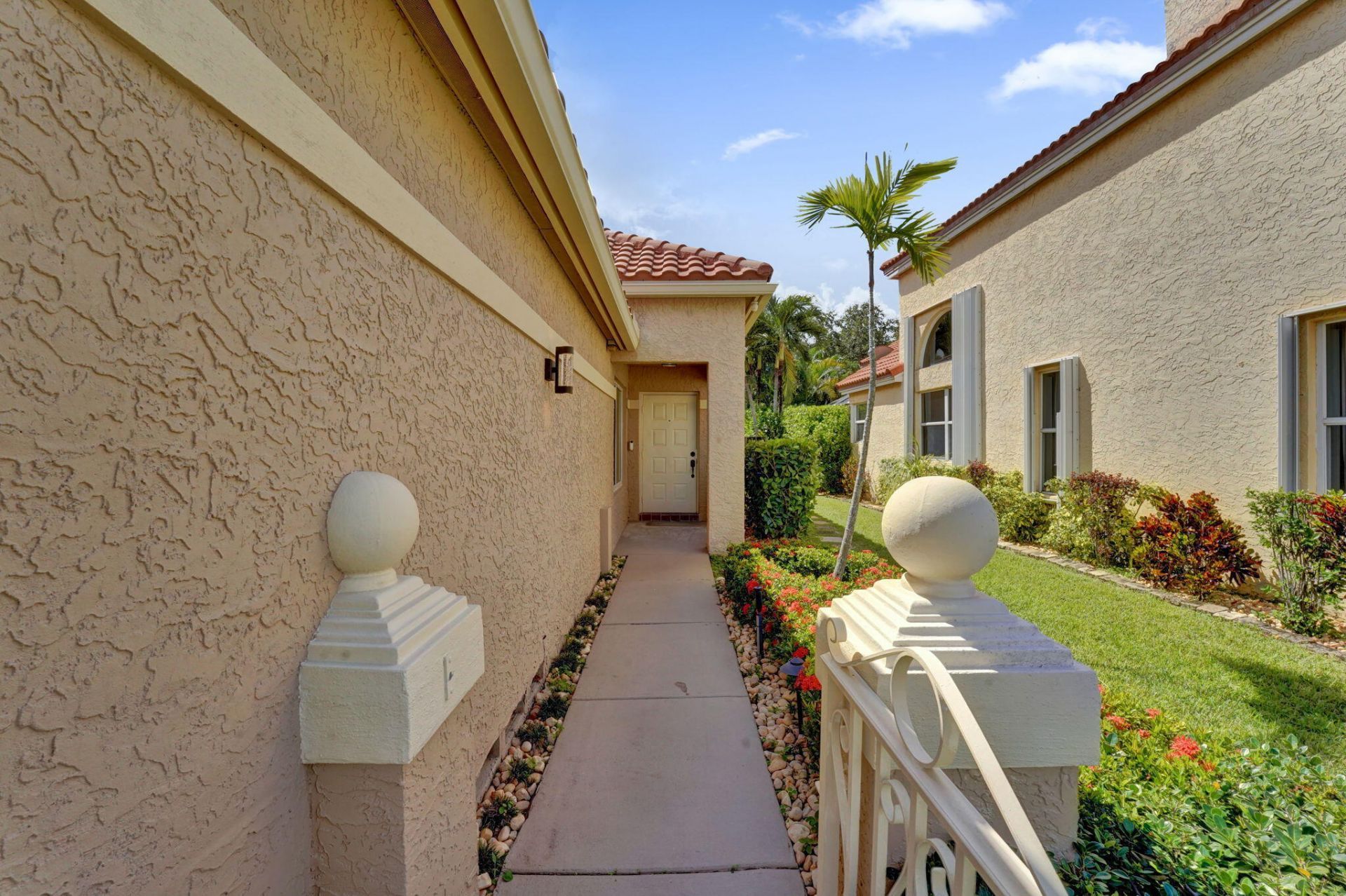 8932 S Lake Park Circle S, Davie, FL 33328 Photo