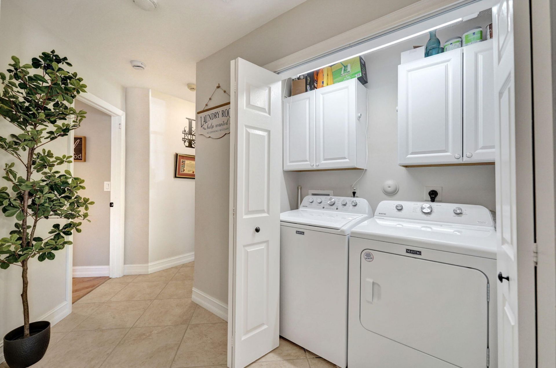 8932 S Lake Park Circle S, Davie, FL 33328 Photo