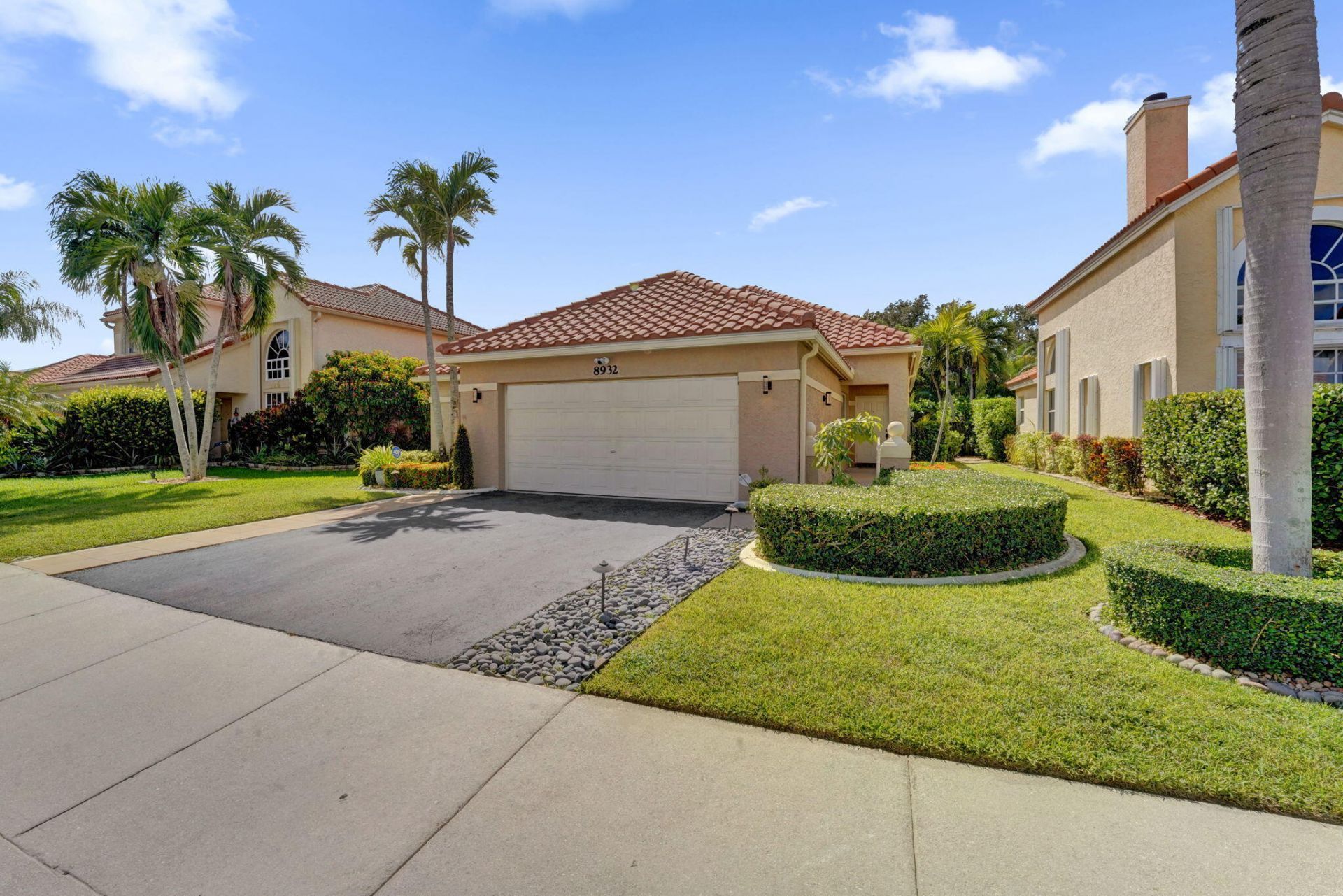 8932 S Lake Park Circle S, Davie, FL 33328 Photo