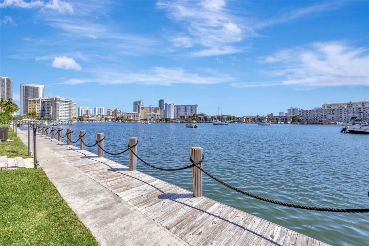 2200 Diana Dr , Unit 218, Hallandale Beach, FL 33009 Photo