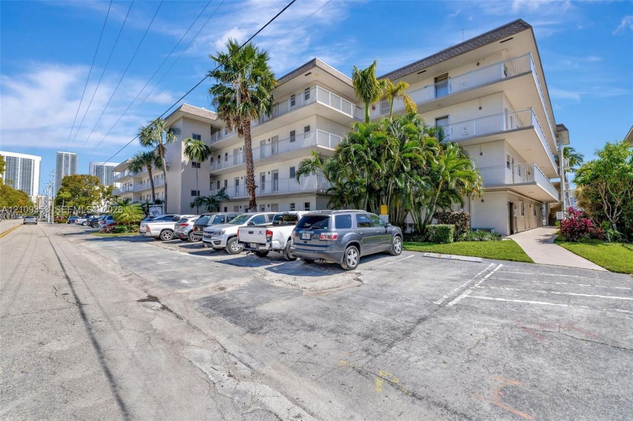 2200 Diana Dr , Unit 218, Hallandale Beach, FL 33009 Photo