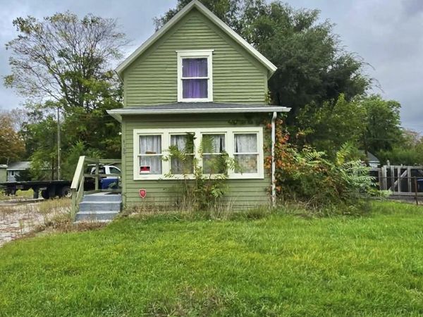 1069 E Main Street, Benton Harbor, MI 49022