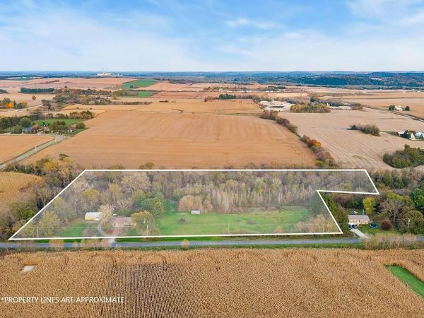 W10652 Shanks Road, Portage, WI 53901