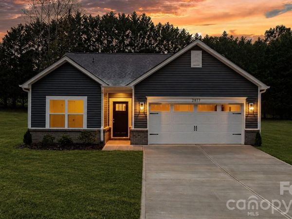 2857 17th Street Court , Unit 4, Hickory, NC 28601