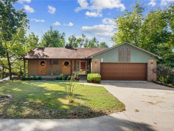 205 W Lakeview Drive , Springdale, AR 72764