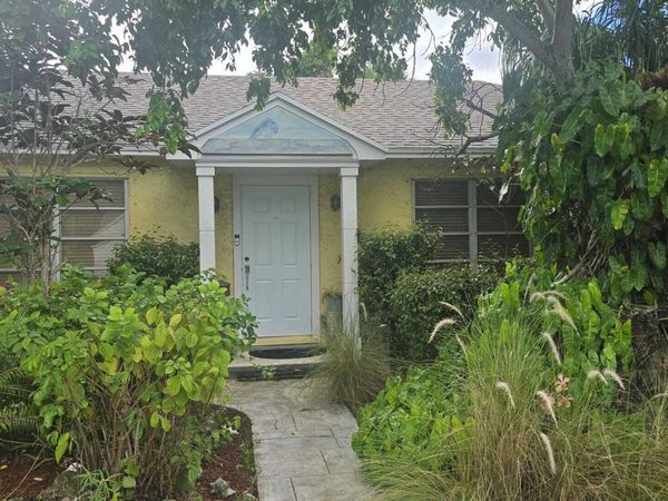 209 S Palmway, Lake Worth Beach, FL 33460