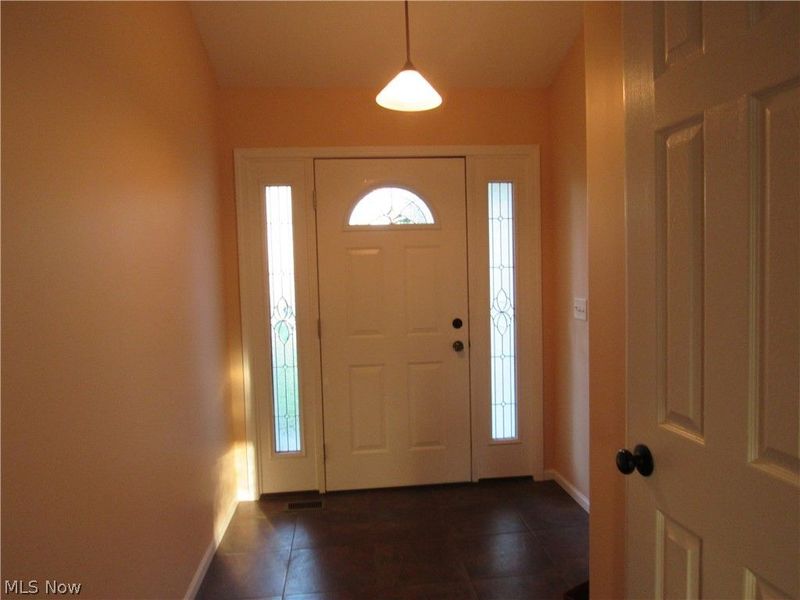 660 Mallard Court, Austintown, OH 44515 Photo 2