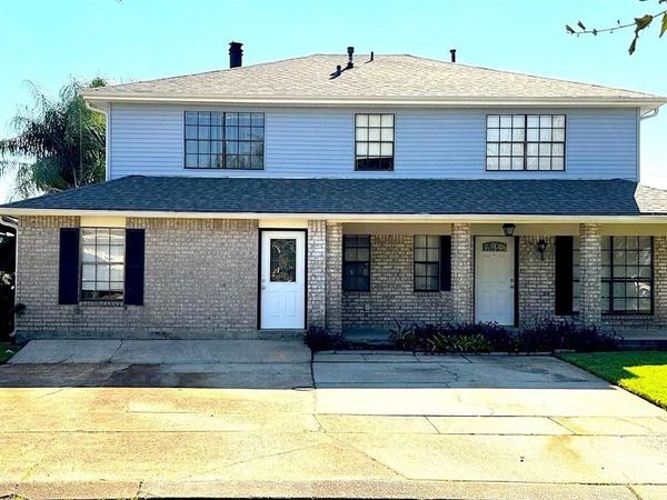 805 CHAMPAGNE Drive , Kenner, LA 70065