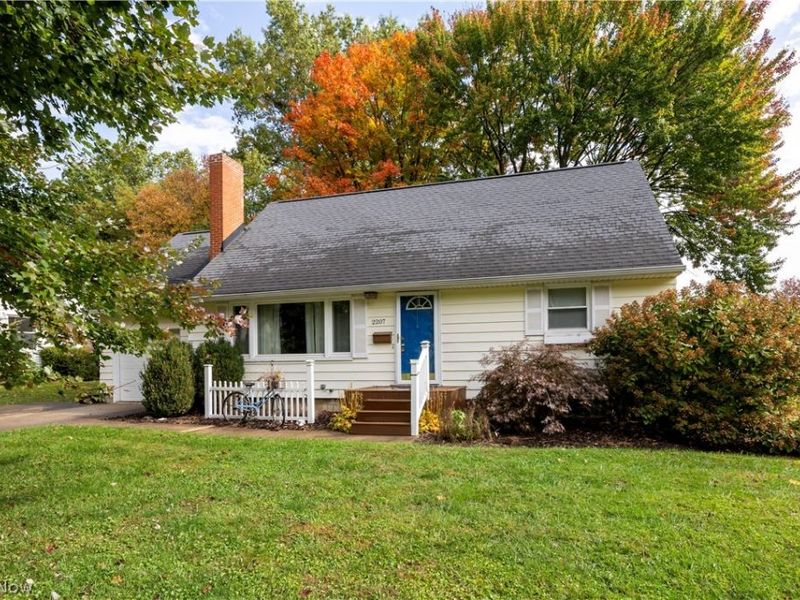 2207 Robinhood Drive, Wooster, OH 44691 Photo 1
