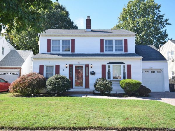 95 Krug Place, Mineola, NY 11501