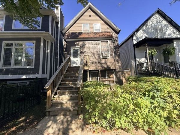 2822 W Melrose Street, Chicago, IL 60618