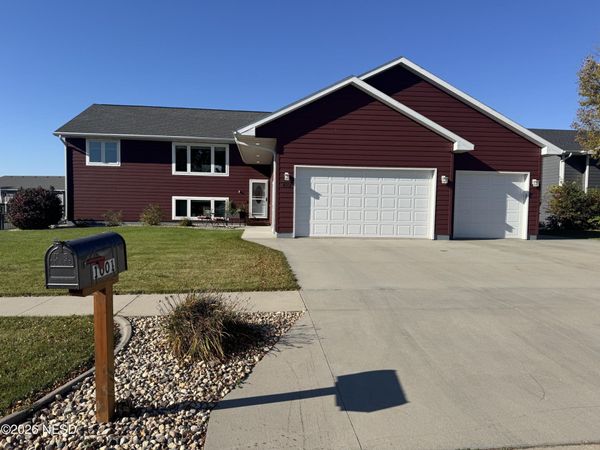1001 CHERRY DRIVE, Watertown, SD 57201