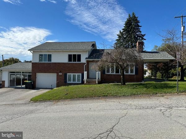 290 E BROADWAY, RED LION, PA 17356