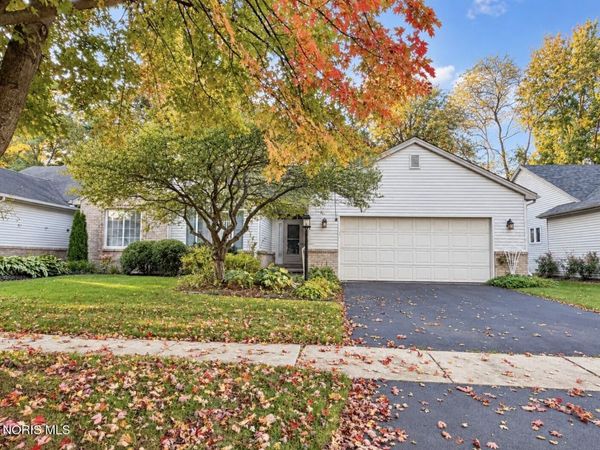 548 Crystal Lake Drive, Holland, OH 43528