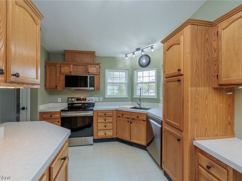 39 Periwinkle Drive, Olmsted Township, OH 44138 Photo 7